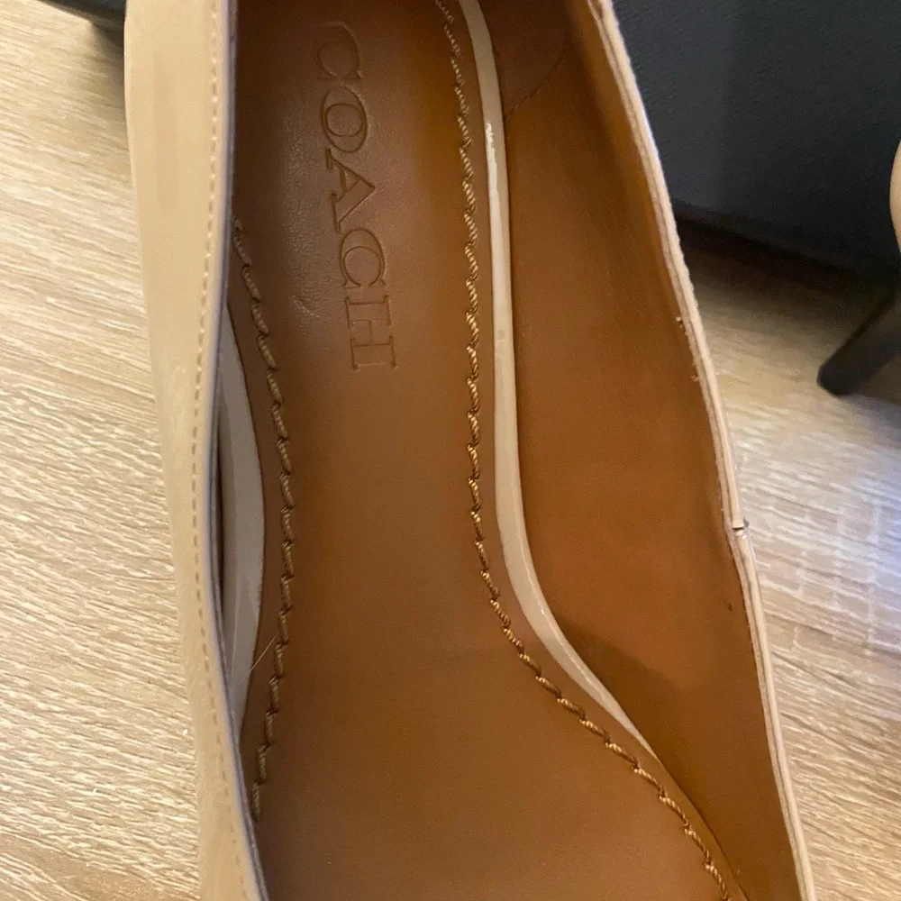 Coach Tan Heels Pointed Toe Classic - Picture 2 of 11